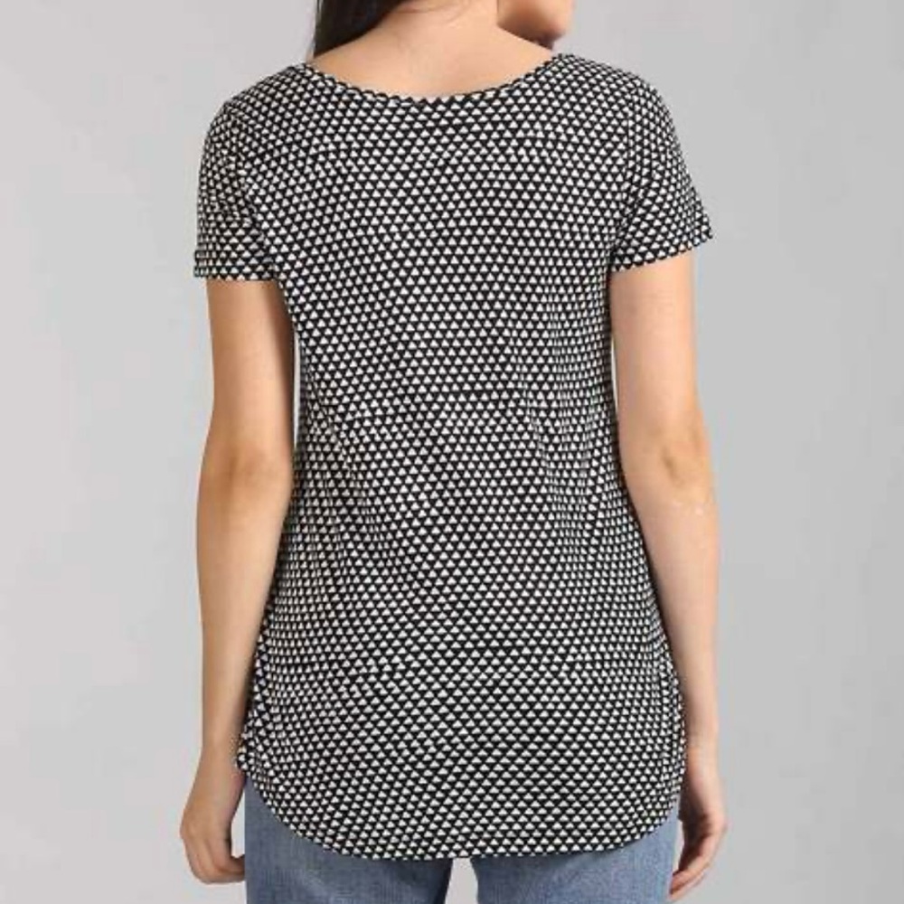 🆕- GAP- Black & White Luxe Tee Geometric
Short Sleeve Knit Tee. Size: Large - Picture 2 of 8